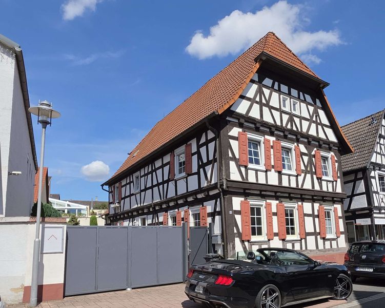 Geräumiges Fachwerkhaus mit guten Hofbereich und kleinen Garten in Zentrumslage